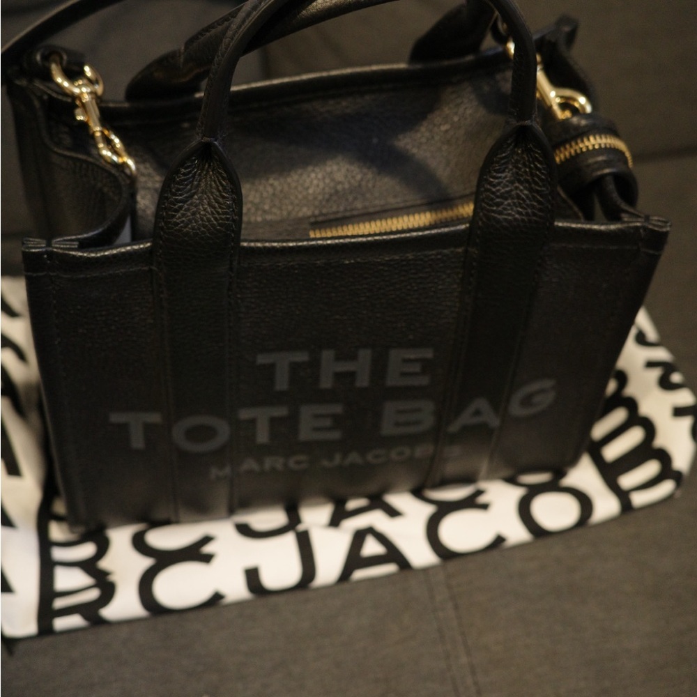 Marc Jacobs The Leather Tote Bag - Picture 10 of 13